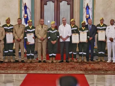 Abinader reconoce rescatistas participaron terremotos en Venezuela
