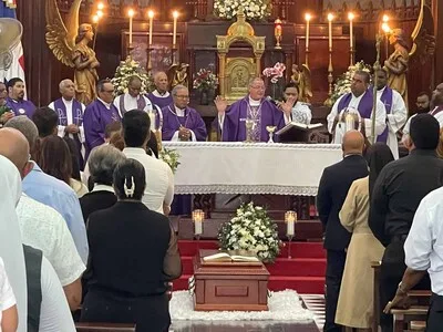 Misa de cuerpo presente para monseñor Camilo en La Vega