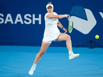 WTA tenis: Krejcikova derriba a la local Sakkari