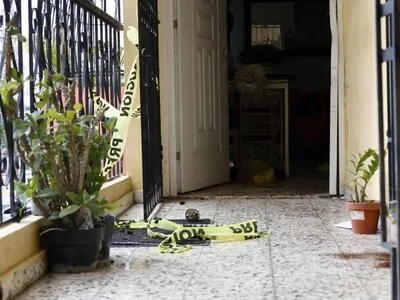 Entrevistan ocho personas por madre e hijo muertos en apartamento