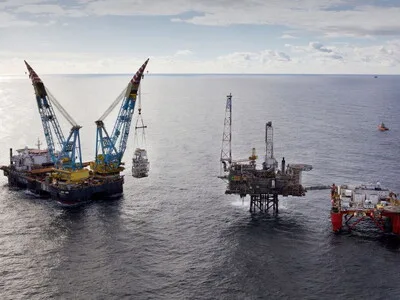 Reservas de petróleo EE.UU. caen en contra de las previsiones