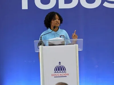 Estudiante destaca en inauguración del liceo Eliseo Viola
