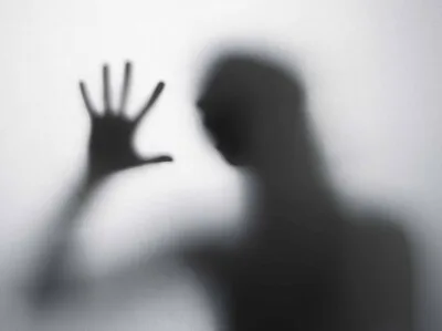 Mujer sobrevive a ataque de expareja en Santiago