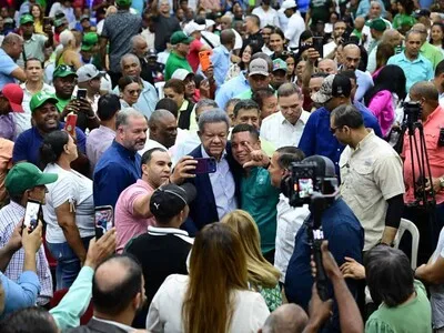 Leonel Fernández en Azua San Juan y Elías Piña