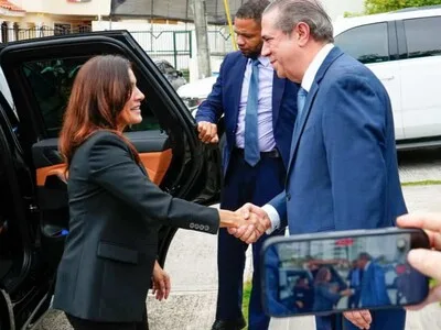 Embajadora de EE.UU. se reúne con aspirante del PLD