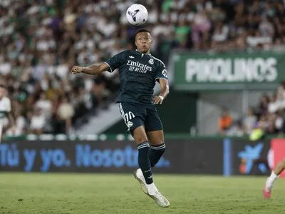 On Holdings firma a Kylian Mbappé y entra al fútbol