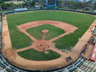 Proponen conservar Estadio Quisqueya como museo del béisbol