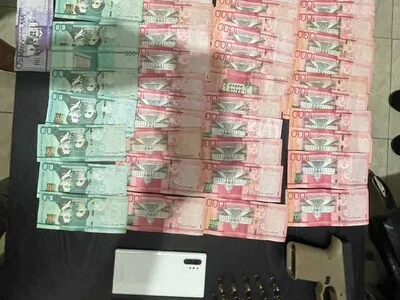 Detienen a cuatro sospechosos y confiscan armas en Santiago