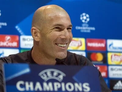 Zidane dirige su primer entrenamiento con Francia en Clairefontaine