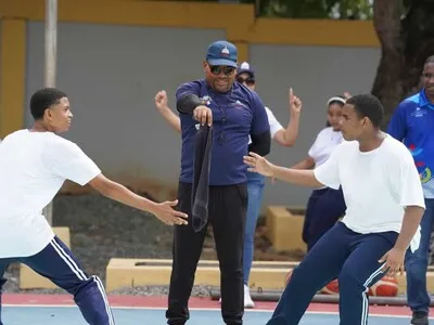 INEFI entrega kits y clínicas deportivas a colegios del Cibao