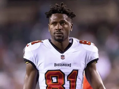 Antonio Brown firma acuerdo de culpabilidad y evita prisión