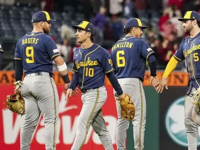 Cerveceros de Milwaukee alcanzan 100 victorias en temporada