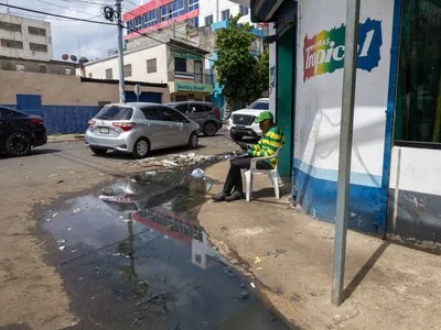 Inundaciones recurrentes dificultan tránsito y comercio en Villa Consuelo