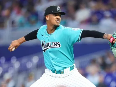 Eury Pérez lanza juego completo y guía a Marlins a 3-0