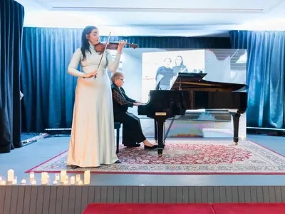 Violinista dominicana urge a romper el silencio sobre violencia doméstica