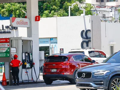 Petróleo baja ante esperanzas de reabrir Ormuz