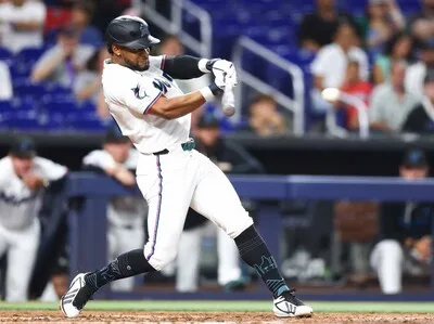 Otto López lidera la MLB en hits y destaca con los Marlins