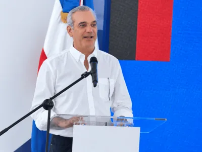 Abinader inaugura complejo educativo y deportivo en Manoguayabo